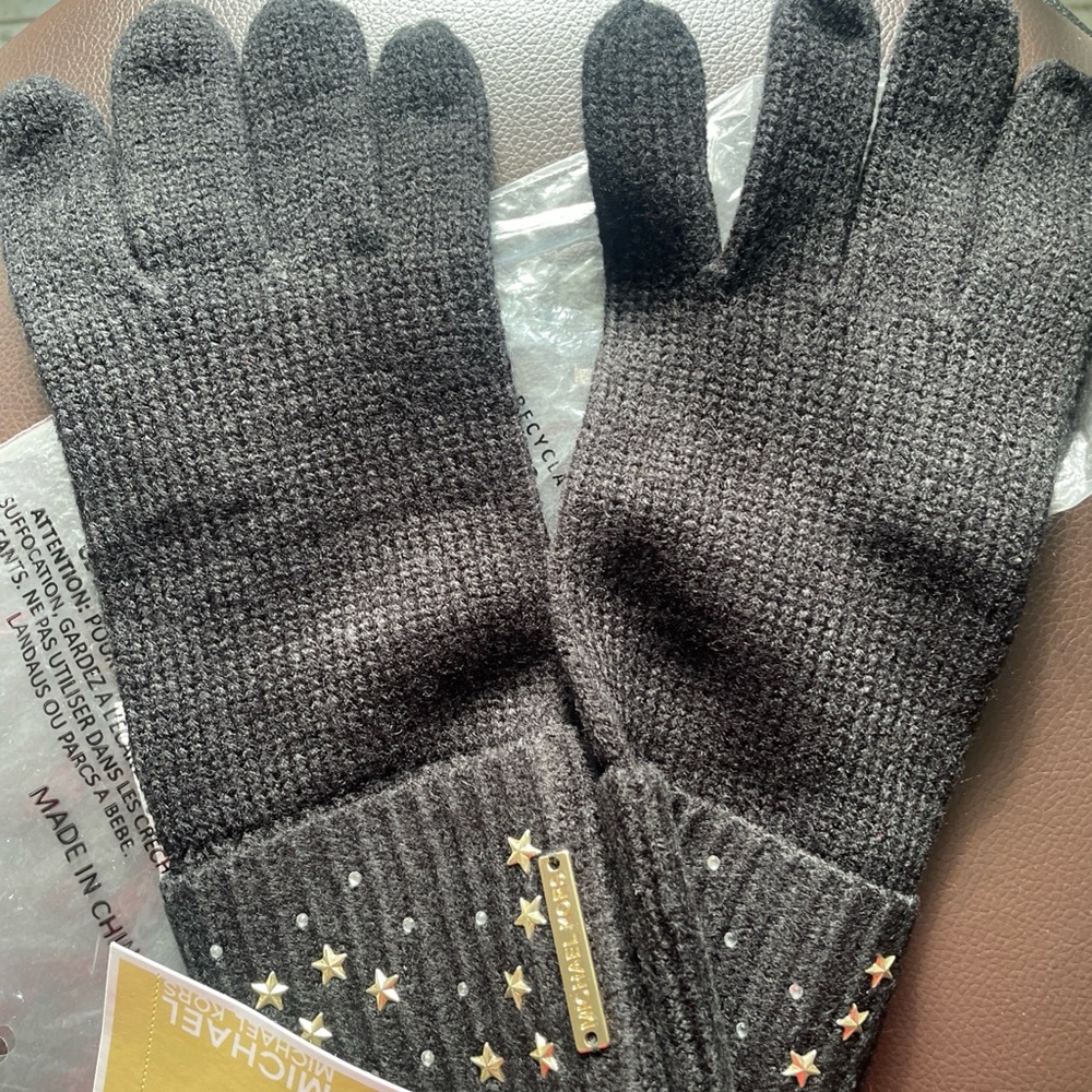 BNTW Michael Kors Access Scatter Star Studded Knit Gloves - Black/Gold